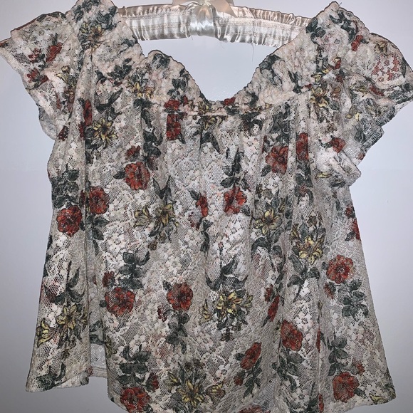 Over the shoulder blouse. - Picture 1 of 2